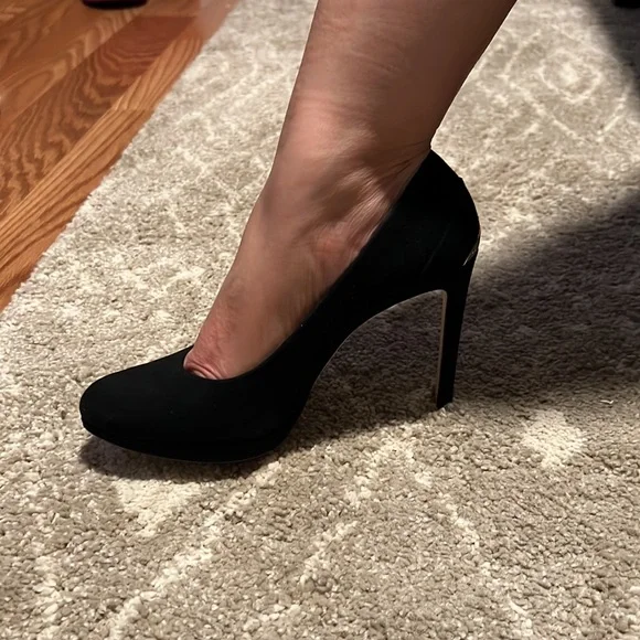 Suede Black Pumps - Picture 2 of 7
